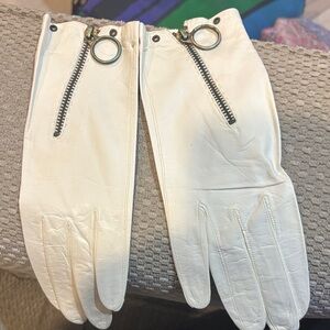 White Lavabile soft Gloves with Zipper Detail size m/l